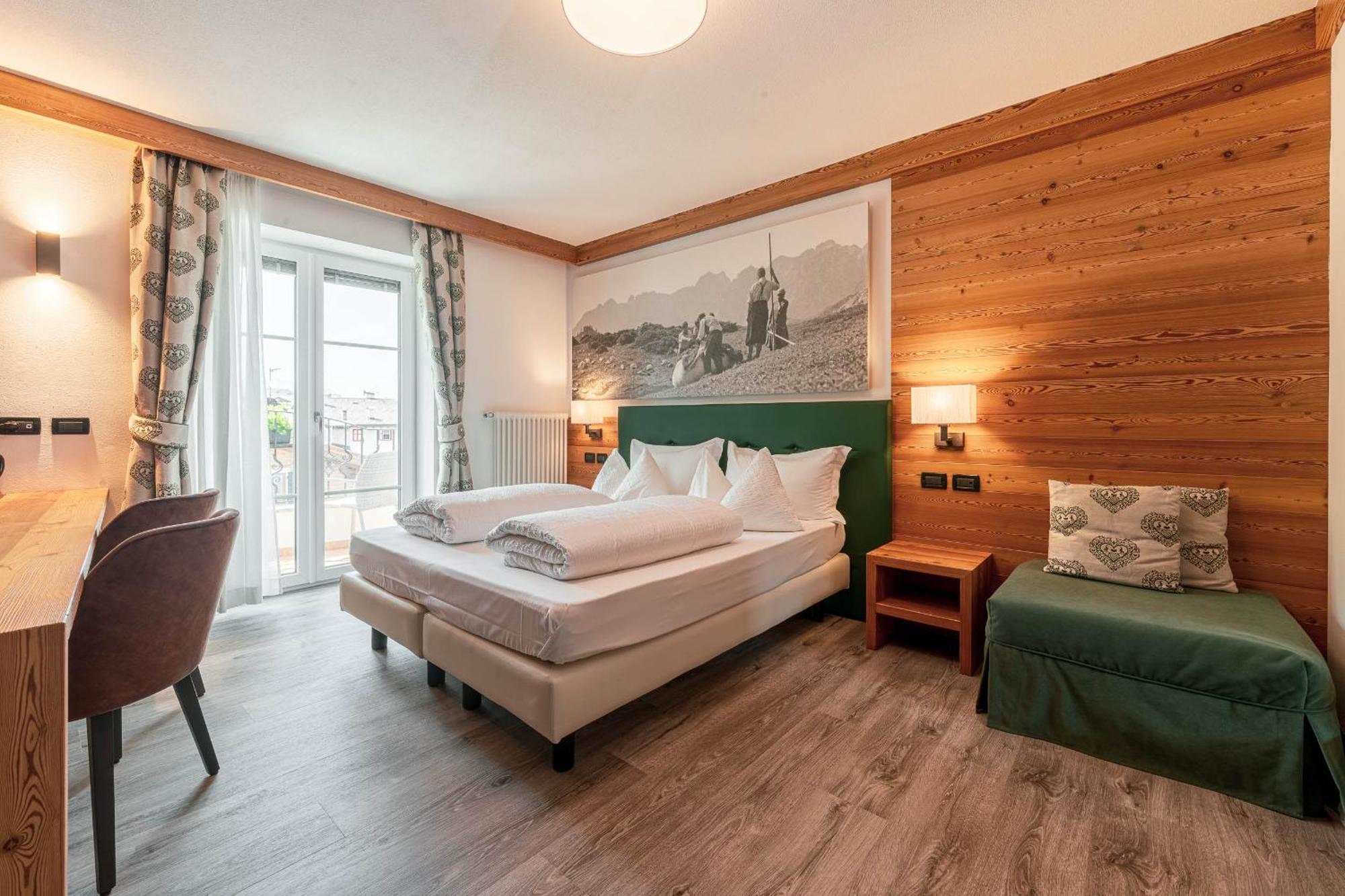 Hotel Chalet Sas Morin Pozza di Fassa Rom bilde