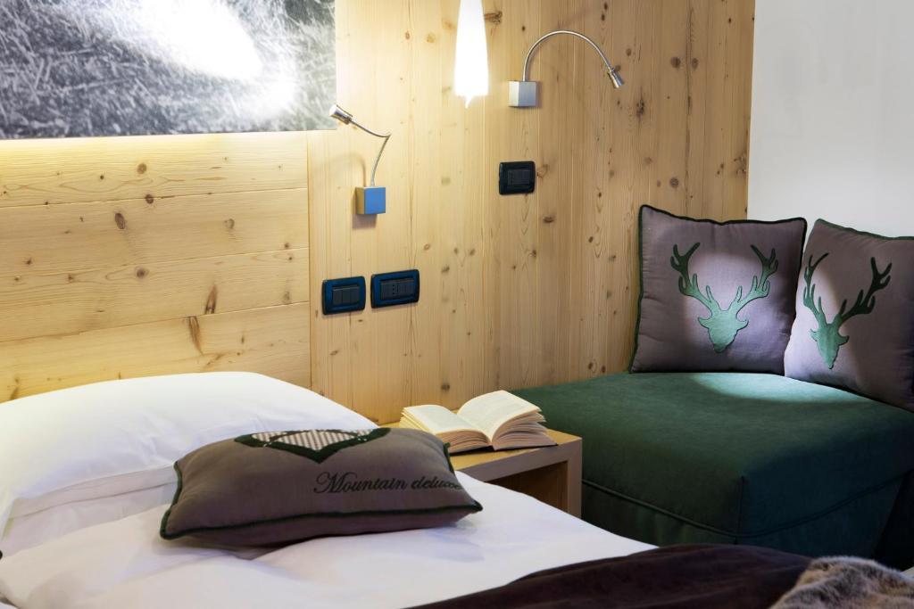 Hotel Chalet Sas Morin Pozza di Fassa Rom bilde